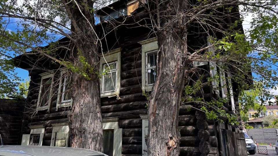 В Красноярске дом № 74 на улице Ленина (по картам — 74г), признанный аварийным, будет расселен и передан под реконструкцию В Красноярске дом № 74 на улице Ленина (по картам — 74г), признанный аварийным, будет расселен и передан под реконструкцию
