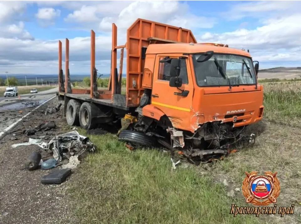 Красноярец на иномарке выехал на «встречку» и попал под колеса грузовика в Минусинском районе Красноярец на иномарке выехал на «встречку» и попал под колеса грузовика в Минусинском районе