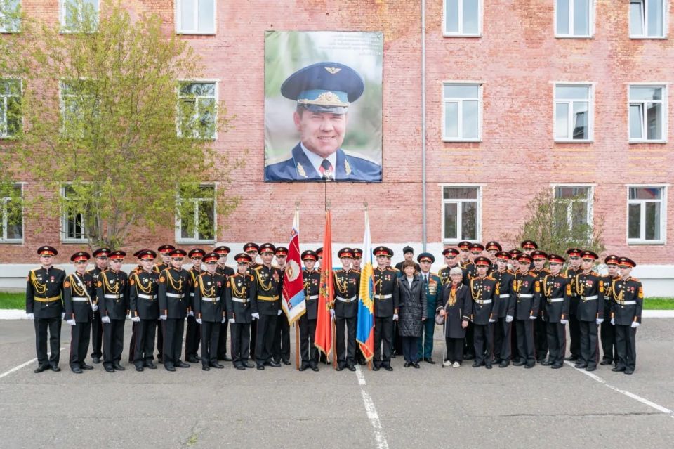 В Кедровом кадетском корпусе прошёл «Последний звонок» В Кедровом кадетском корпусе прошёл «Последний звонок»