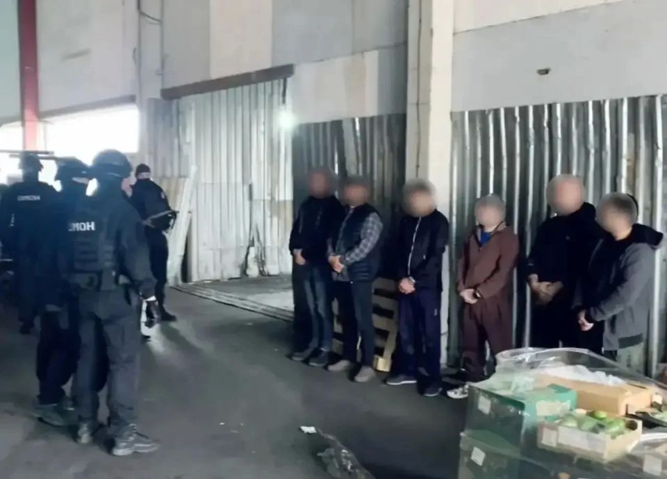 В Красноярском крае полицейские выявили 201 нарушение миграционного законодательства В Красноярском крае полицейские выявили 201 нарушение миграционного законодательства