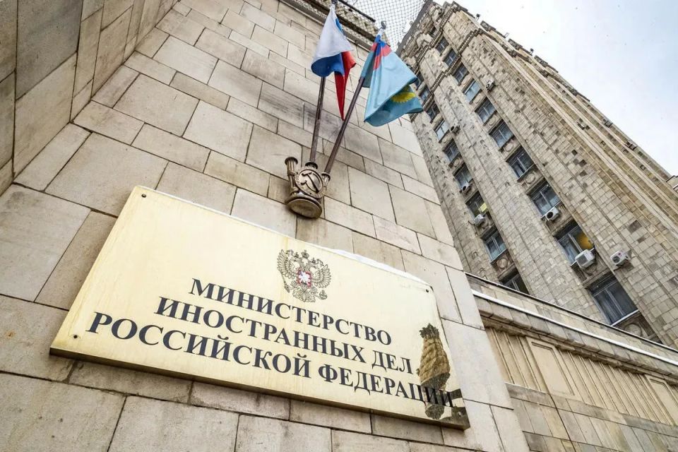 МИД России заявило о начале «системных ударов» по центрам принятия решений и объектам ВПК Украины после кровавой атаки на общежитие колледжа в Старобельске (ЛНР)