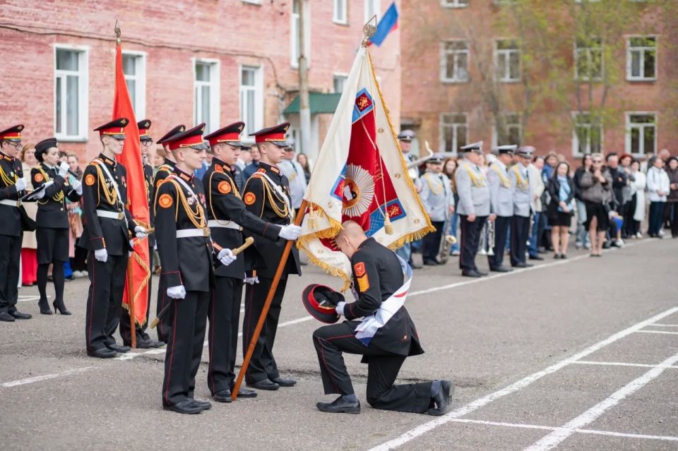 В Кедровом кадетском корпусе прошёл «Последний звонок» В Кедровом кадетском корпусе прошёл «Последний звонок»