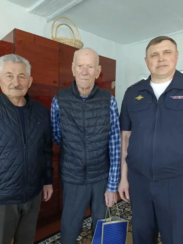 Ветеран принимает поздравления