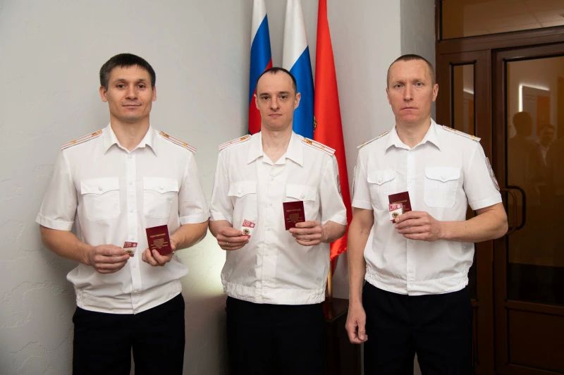 Начальник ГУ МВД России по Красноярскому краю Александр Соловьёв вручил знаки отличия Всероссийского физкультурно-спортивного комплекса «Готов к труду и обороне» наиболее отличившимся сотрудникам органов внутренних дел Начальник ГУ МВД России по Красноярскому краю Александр Соловьёв вручил знаки отличия Всероссийского физкультурно-спортивного комплекса «Готов к труду и обороне» наиболее отличившимся сотрудникам органов внутренних дел