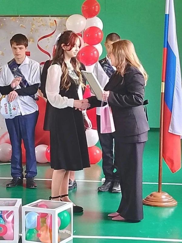 Последний звонок прозвенел для выпускников Казачинско-Пировского округа Последний звонок прозвенел для выпускников Казачинско-Пировского округа