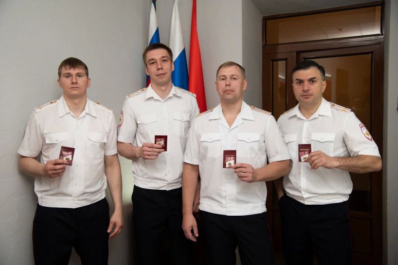 Начальник ГУ МВД России по Красноярскому краю Александр Соловьёв вручил знаки отличия Всероссийского физкультурно-спортивного комплекса «Готов к труду и обороне» наиболее отличившимся сотрудникам органов внутренних дел Начальник ГУ МВД России по Красноярскому краю Александр Соловьёв вручил знаки отличия Всероссийского физкультурно-спортивного комплекса «Готов к труду и обороне» наиболее отличившимся сотрудникам органов внутренних дел