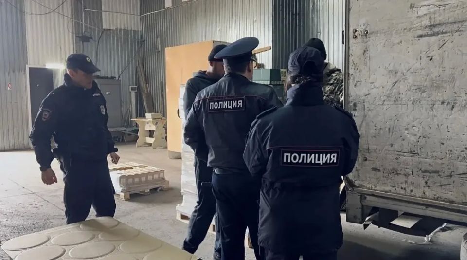 В Красноярском крае полицейские выявили 201 нарушение миграционного законодательства В Красноярском крае полицейские выявили 201 нарушение миграционного законодательства