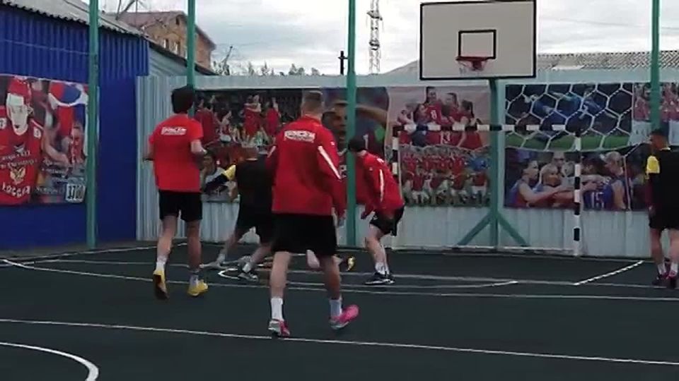 В КОЛОНИИ-ПОСЕЛЕНИИ ОТКРЫЛАСЬ ПЛОЩАДКА ДЛЯ МИНИ-ФУТБОЛА