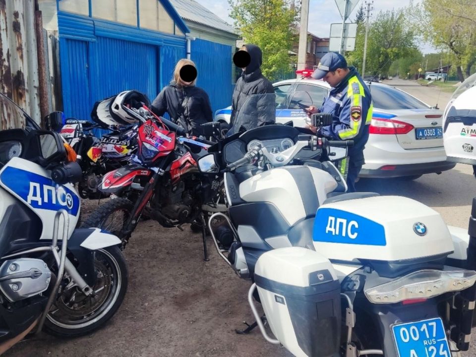 Мотовзвод ДПС Красноярска усиливает контроль за соблюдением ПДД Мотовзвод ДПС Красноярска усиливает контроль за соблюдением ПДД
