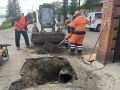 На улице Лесной, 243а устраняют провал
