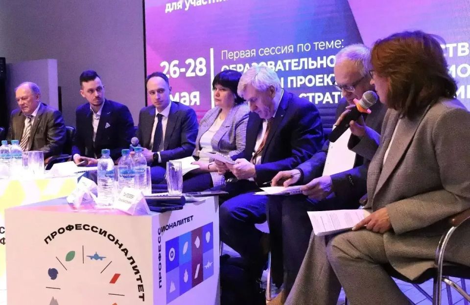 В Красноярске обсудили, как искусственный интеллект меняет систему образования В Красноярске обсудили, как искусственный интеллект меняет систему образования
