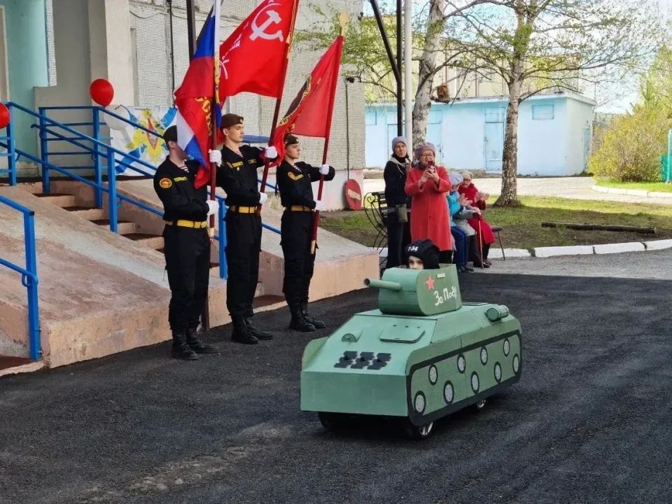 В шарыповском детском саду «Золушка» прошёл парад дошкольных войск В шарыповском детском саду «Золушка» прошёл парад дошкольных войск