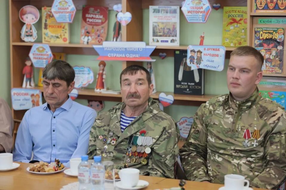 Михаил Котюков: Во время каждой поездки по краю обязательно встречаюсь с участниками СВО и их семьями Михаил Котюков: Во время каждой поездки по краю обязательно встречаюсь с участниками СВО и их семьями