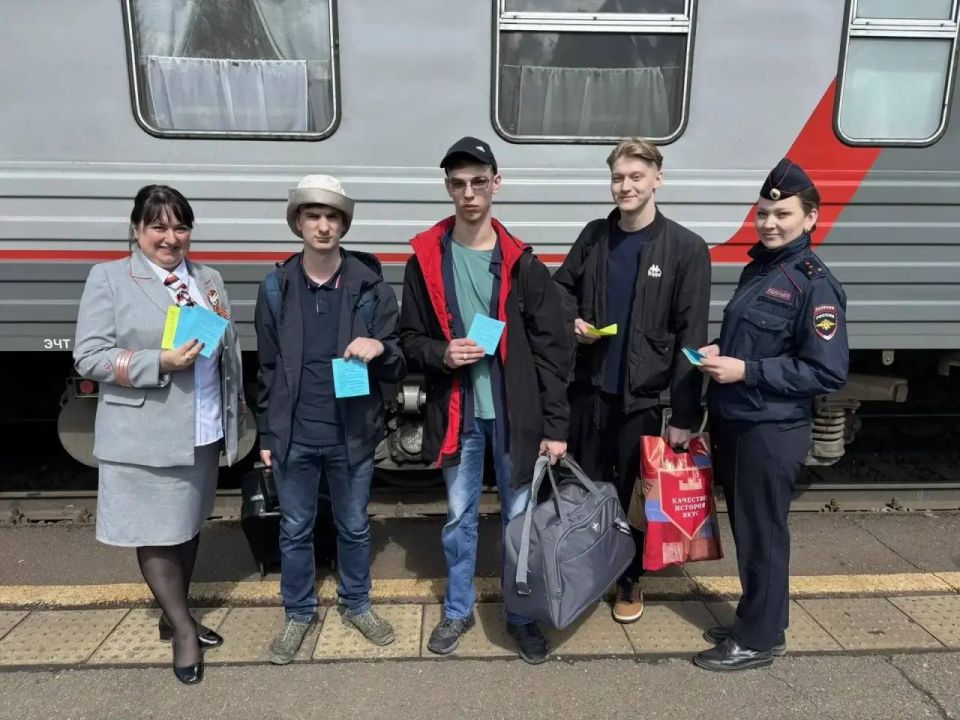 Безопасность начинается со знаний: транспортная полиция Ачинска провела профилактические мероприятия для более чем 800 школьников и студентов Безопасность начинается со знаний: транспортная полиция Ачинска провела профилактические мероприятия для более чем 800 школьников и студентов