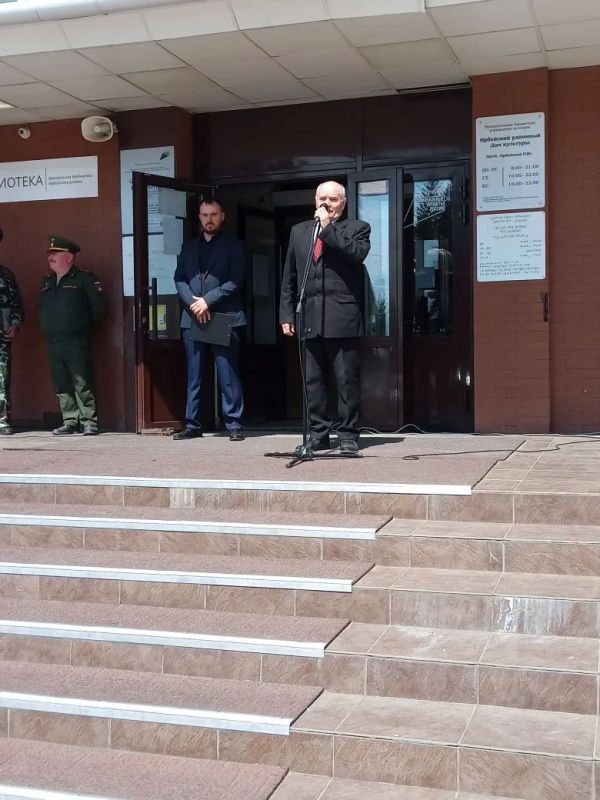 Праздник зелёных фуражек. Пограничники Ирбейско-Саянского округа сегодня отмечают свой праздник - День пограничника Праздник зелёных фуражек. Пограничники Ирбейско-Саянского округа сегодня отмечают свой праздник - День пограничника