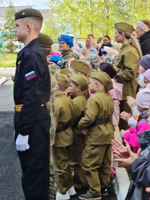 В шарыповском детском саду «Золушка» прошёл парад дошкольных войск В шарыповском детском саду «Золушка» прошёл парад дошкольных войск