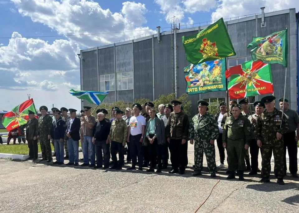 Сегодня, в День пограничника, в Уяре состоялось торжественное мероприятие, посвящённое этому знаменательному празднику Сегодня, в День пограничника, в Уяре состоялось торжественное мероприятие, посвящённое этому знаменательному празднику