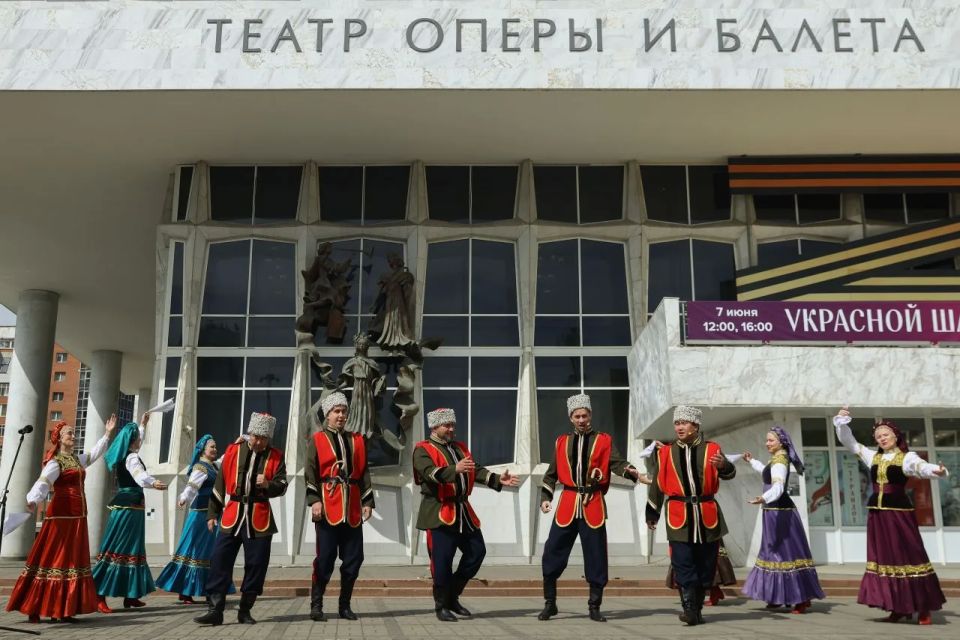 Путешествующие по Сибири на поезде ветераны и члены семей участников СВО посетили Красноярск Путешествующие по Сибири на поезде ветераны и члены семей участников СВО посетили Красноярск