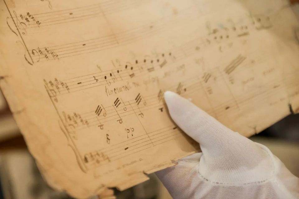 Костюмы, ноты, пластинки — что войдет в новую выставку Красноярского краеведческого музея Костюмы, ноты, пластинки — что войдет в новую выставку Красноярского краеведческого музея