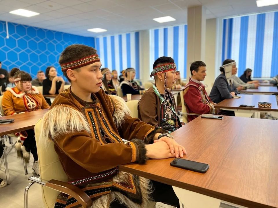 Народные костюмы, звуки варгана, зрелищные спортивные состязания, экзотическая еда и море впечатлений