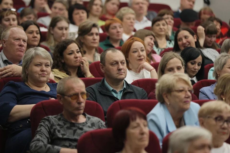 Михаил Котюков: В Ужурском округе сегодня сосредоточились на вопросах, которые напрямую влияют на качество жизни в территории: развитии сельхозпроизводства, социальной инфраструктуры, дорожной сети, подготовке кадров Михаил Котюков: В Ужурском округе сегодня сосредоточились на вопросах, которые напрямую влияют на качество жизни в территории: развитии сельхозпроизводства, социальной инфраструктуры, дорожной сети, подготовке кадров