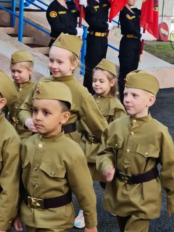 В шарыповском детском саду «Золушка» прошёл парад дошкольных войск