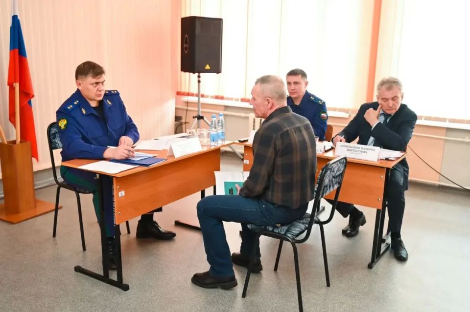 Дорога под ногами: после личного приема прокурора края в Енисейске в военном городке сдвинулся с места вопрос с разбитыми дорогами