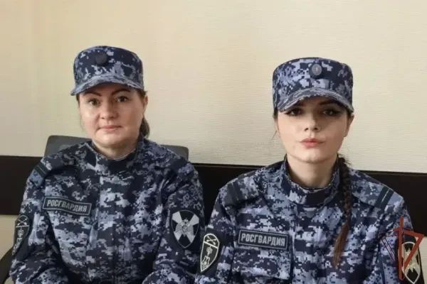 Возвращаясь со службы на общественном транспорте, сотрудники вневедомственной охраны Росгвардии по Красноярскому краю — младшие сержанты полиции Диана Ш. и Александра С. — оказали помощь несовершеннолетней, почувствовавшей...