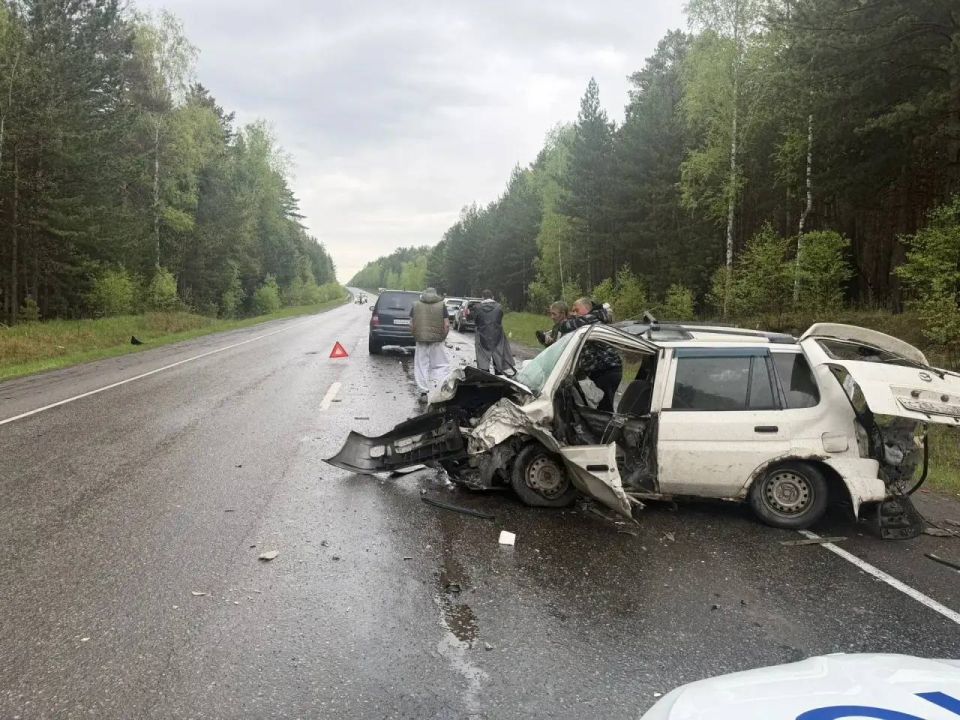 Сотрудники Госавтоинспекции Емельяновского района выясняют обстоятельства ДТП с тремя автомобилями