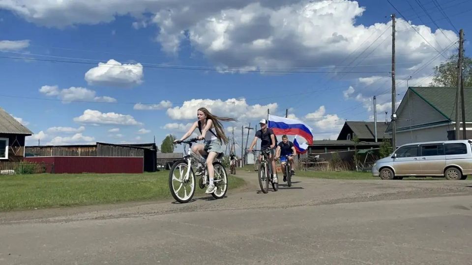 В селе Дзержинское прошел велопробег, посвящённый Международному дню защиты детей В селе Дзержинское прошел велопробег, посвящённый Международному дню защиты детей
