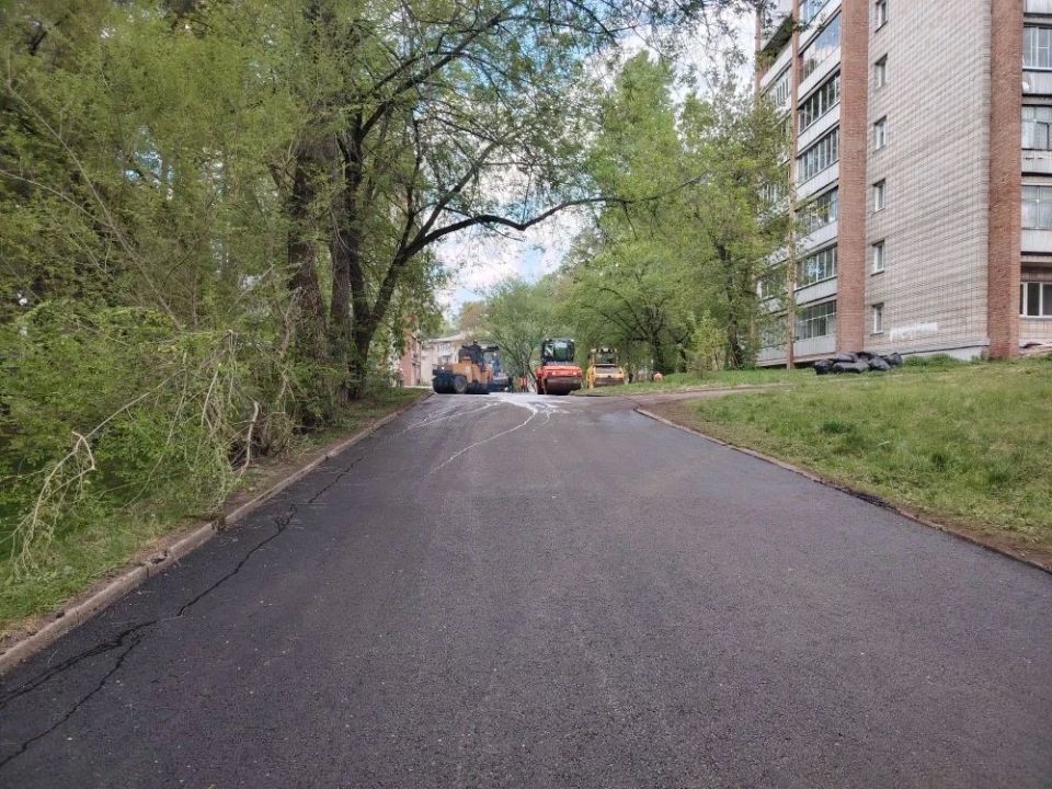 В Железногорске начали асфальтирование проезда к школе №95 В Железногорске начали асфальтирование проезда к школе №95