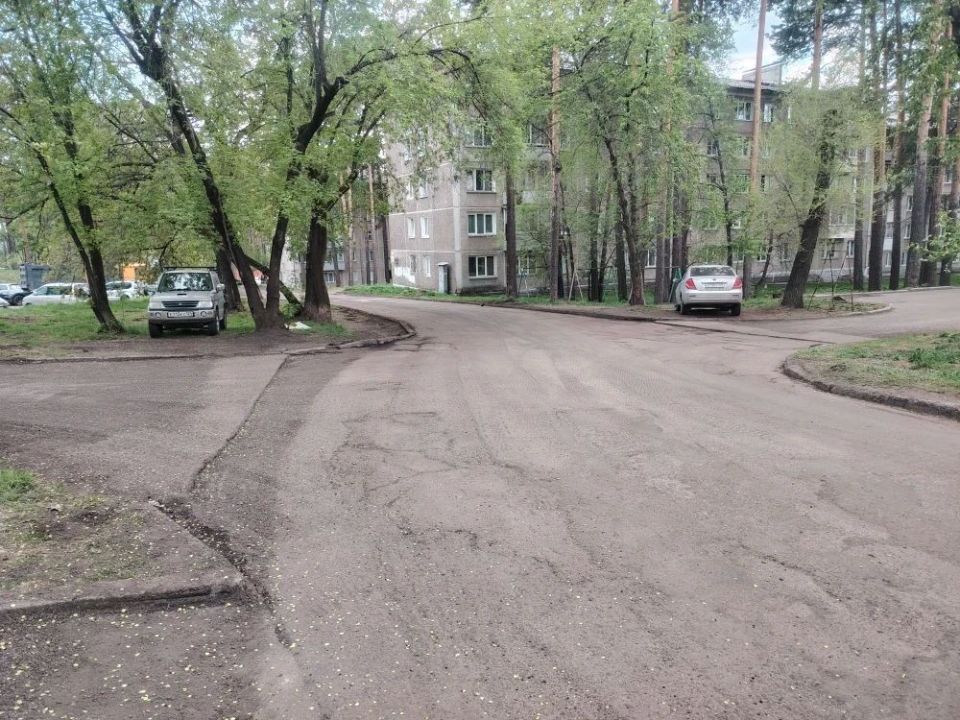 В Железногорске начали асфальтирование проезда к школе №95 В Железногорске начали асфальтирование проезда к школе №95