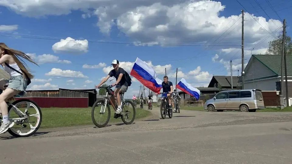 В селе Дзержинское прошел велопробег, посвящённый Международному дню защиты детей В селе Дзержинское прошел велопробег, посвящённый Международному дню защиты детей