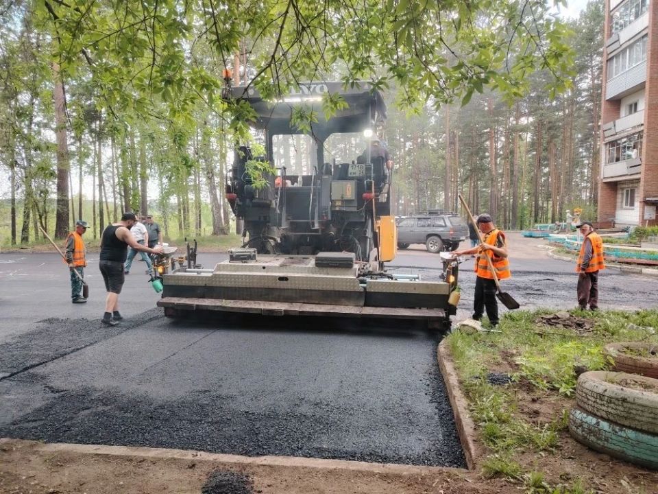 В Железногорске начали асфальтирование проезда к школе №95 В Железногорске начали асфальтирование проезда к школе №95