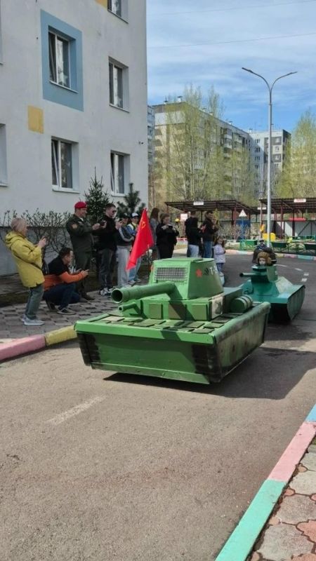 Проект 40-го детского сада Свердловского района «Семья на карте Родины» вошёл в число соискателей Всероссийской муниципальной премии «Служение» Проект 40-го детского сада Свердловского района «Семья на карте Родины» вошёл в число соискателей Всероссийской муниципальной премии «Служение»