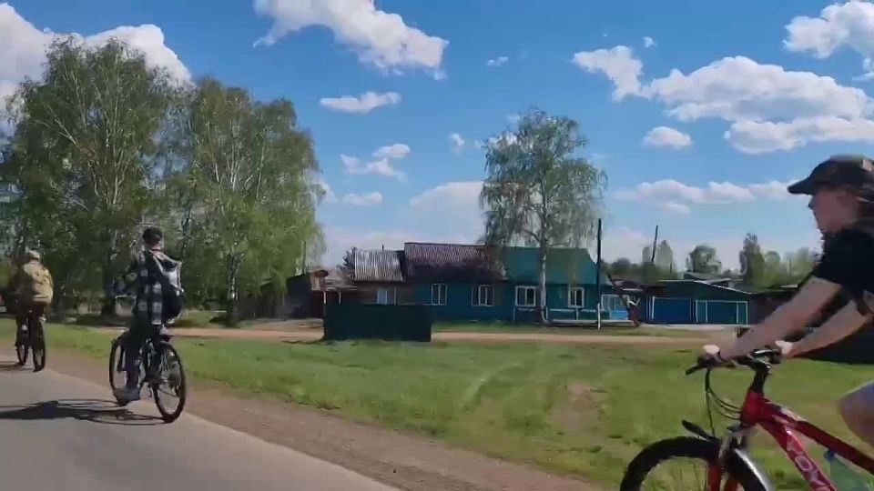 В селе Дзержинское прошел велопробег, посвящённый Международному дню защиты детей