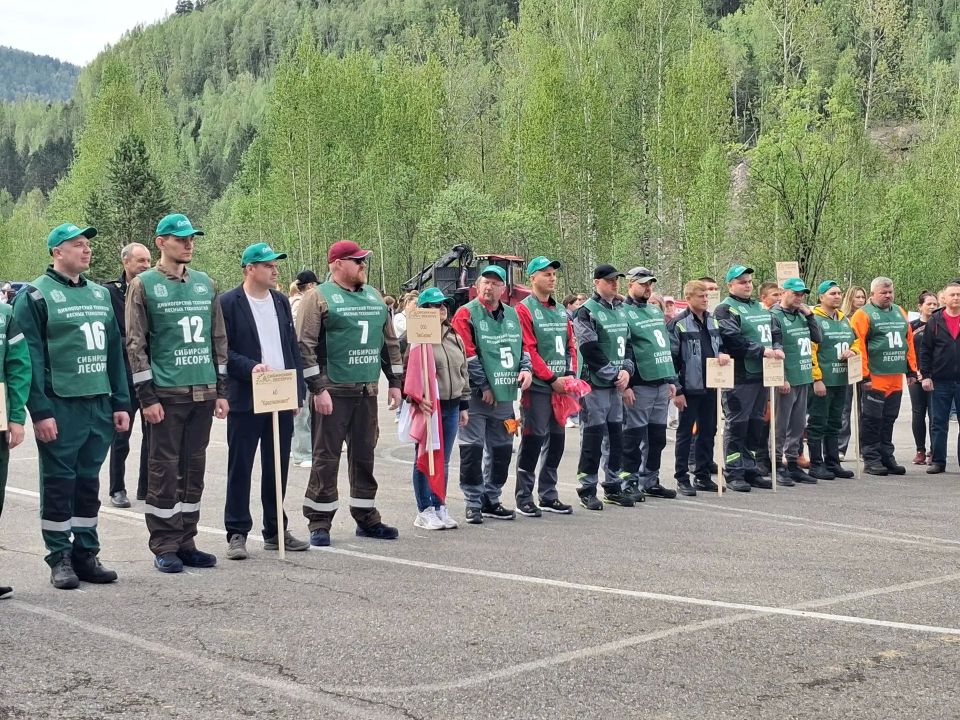 Сегодня на площадке Дивногорского техникума лесных технологий прошли захватывающие соревнования в рамках чемпионата «Сибирский лесоруб» Сегодня на площадке Дивногорского техникума лесных технологий прошли захватывающие соревнования в рамках чемпионата «Сибирский лесоруб»