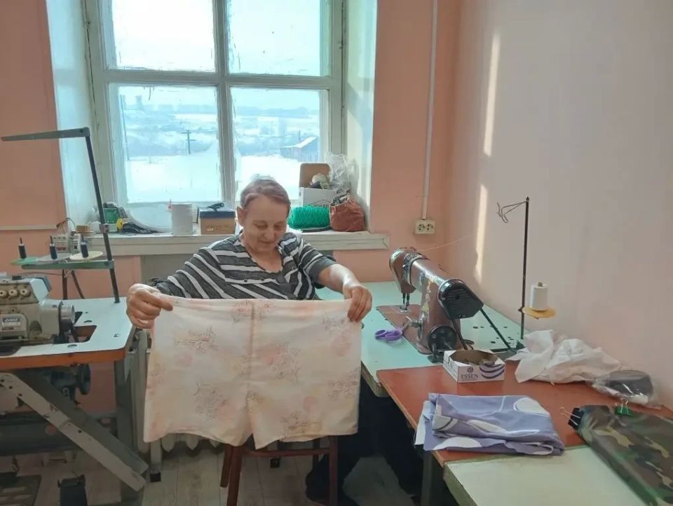 50 маскировочных сетей сплели волонтёры «Берёзки» из Шарыповского округа 50 маскировочных сетей сплели волонтёры «Берёзки» из Шарыповского округа