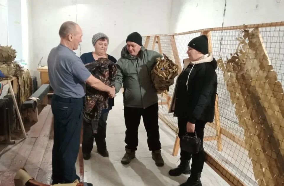 50 маскировочных сетей сплели волонтёры «Берёзки» из Шарыповского округа 50 маскировочных сетей сплели волонтёры «Берёзки» из Шарыповского округа