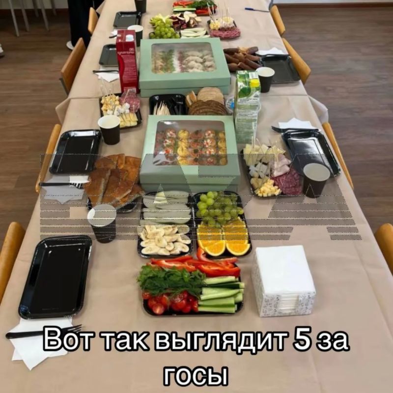 Российские студенты протестуют против «королевских» фуршетов во время аттестаций из-за космических цен Российские студенты протестуют против «королевских» фуршетов во время аттестаций из-за космических цен