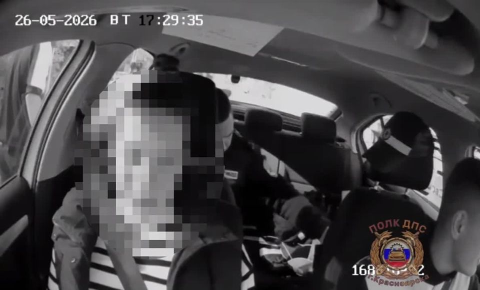 Красноярские сотрудники дорожно-патрульной службы оказали своевременную помощь беременной девушке