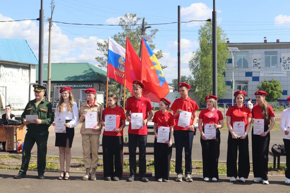 В Абанском округе отметили 10-летие «ЮНАРМИИ» В Абанском округе отметили 10-летие «ЮНАРМИИ»