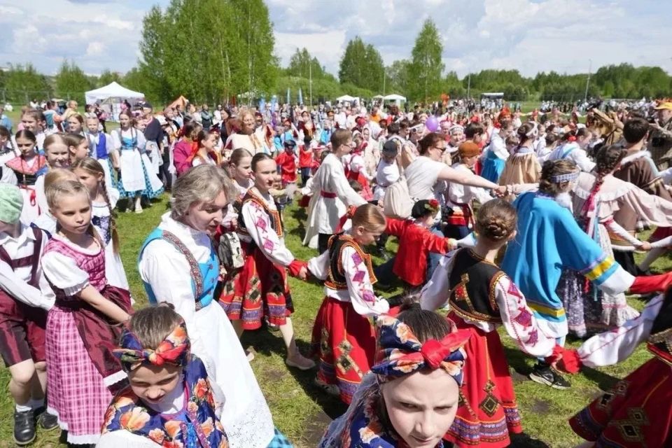 ТАТЫШЕВ СЕГОДНЯ СИЯЕТ ДЕТСКИМИ УЛЫБКАМИ! НА ОСТРОВЕ ПРОШЛО ИСТОРИЧЕСКОЕ ШЕСТВИЕ ТАТЫШЕВ СЕГОДНЯ СИЯЕТ ДЕТСКИМИ УЛЫБКАМИ! НА ОСТРОВЕ ПРОШЛО ИСТОРИЧЕСКОЕ ШЕСТВИЕ