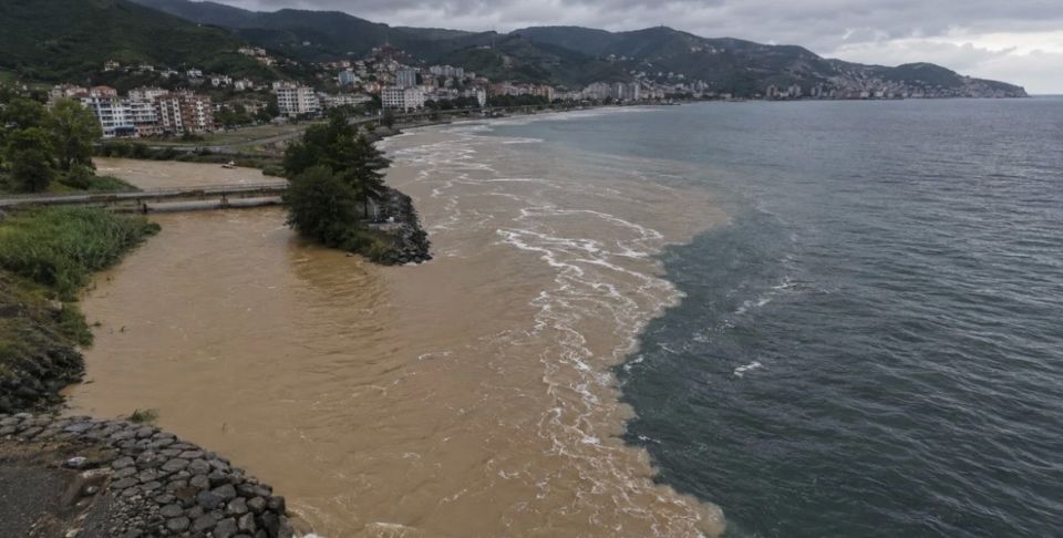 ЧЕРНОЕ МОРЕ В ТУРЦИИ ВНЕЗАПНО СТАЛО … КОРИЧНЕВЫМ