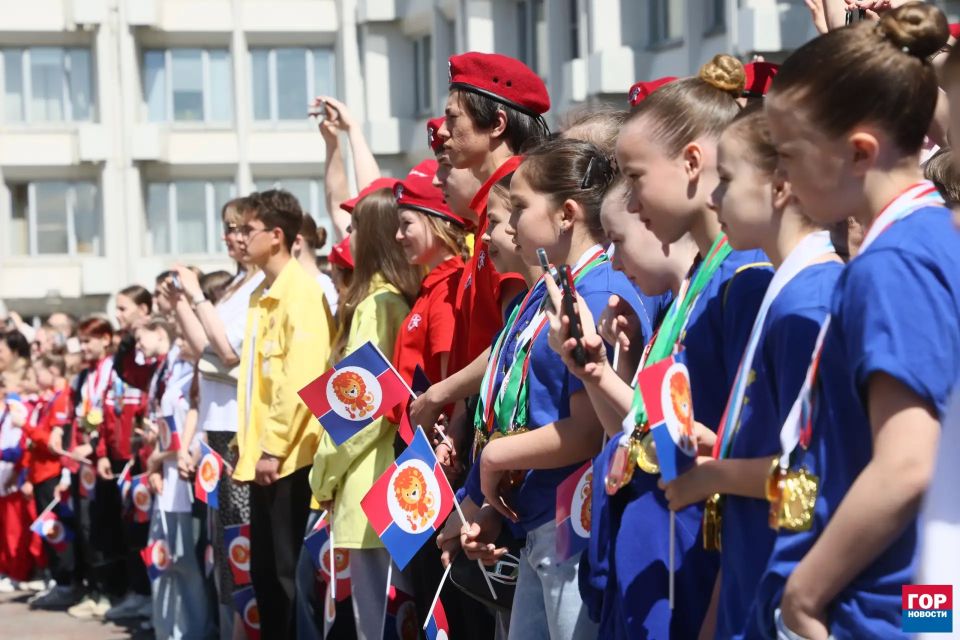 Сегодня в Красноярске на День защиты детей прошла церемония поднятия «Флага детства» Сегодня в Красноярске на День защиты детей прошла церемония поднятия «Флага детства»