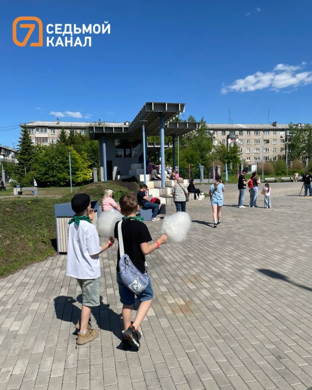 Делимся ещё одной порцией ярких кадров с сегодняшнего фестиваля в Каменке и на этой тёплой ноте завершаем наш сегодняшний день!