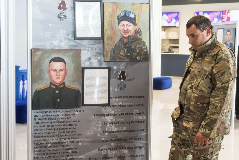 В Национальном центре «Россия» на Енисее открылась выставка «Они сражались за Родину», посвященная героям специальной военной операции В Национальном центре «Россия» на Енисее открылась выставка «Они сражались за Родину», посвященная героям специальной военной операции