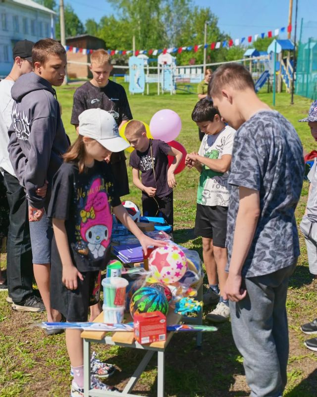 Сотрудники ИК-31 поздравили воспитанников Есауловского детского дома с Днем защиты детей Сотрудники ИК-31 поздравили воспитанников Есауловского детского дома с Днем защиты детей