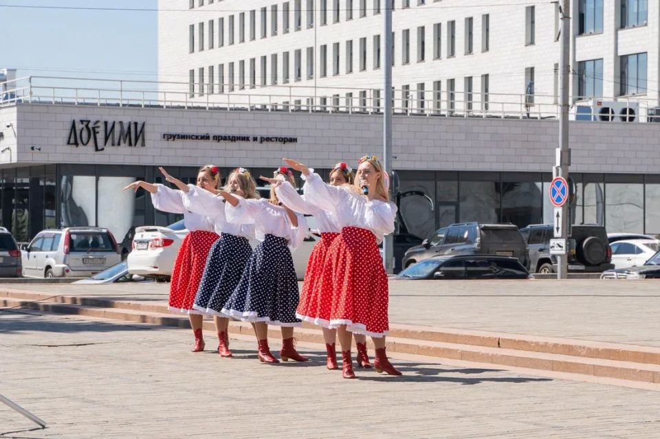 В Красноярск прибыл очередной рейс туристического поезда «Сибирь здесь», который реализуется в рамках социально-патриотического проекта «Своих не бросаем!» В Красноярск прибыл очередной рейс туристического поезда «Сибирь здесь», который реализуется в рамках социально-патриотического проекта «Своих не бросаем!»