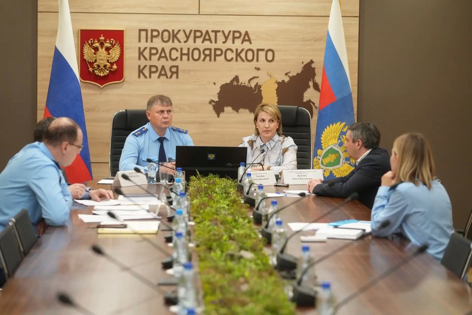 Прокурор края и бизнес-омбудсмен провели личный приём предпринимателей Прокурор края и бизнес-омбудсмен провели личный приём предпринимателей